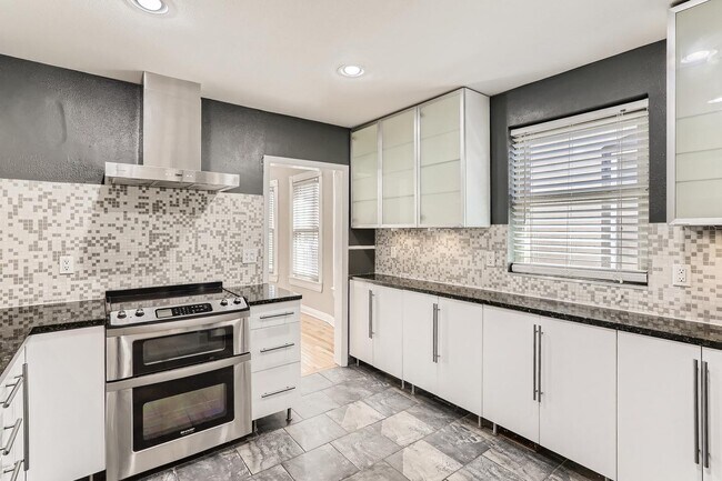 Photo - 777 S Logan St