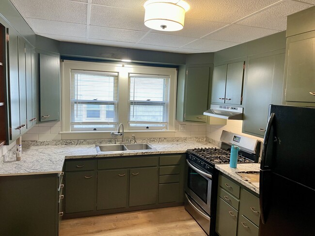 Building Photo - 36 Kneeland Ave Unit West Side Apartment