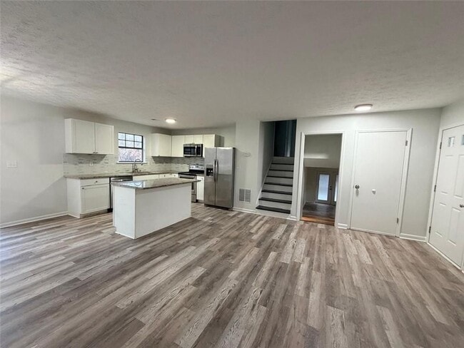 Photo - 1909 Suwanee Valley Rd NW