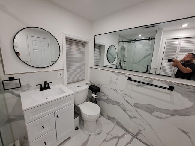 Building Photo - 553 5th Ave