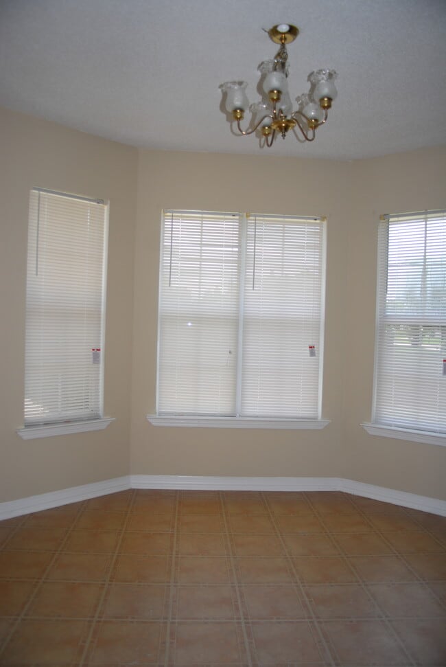 Photo - 33 Heather Ln