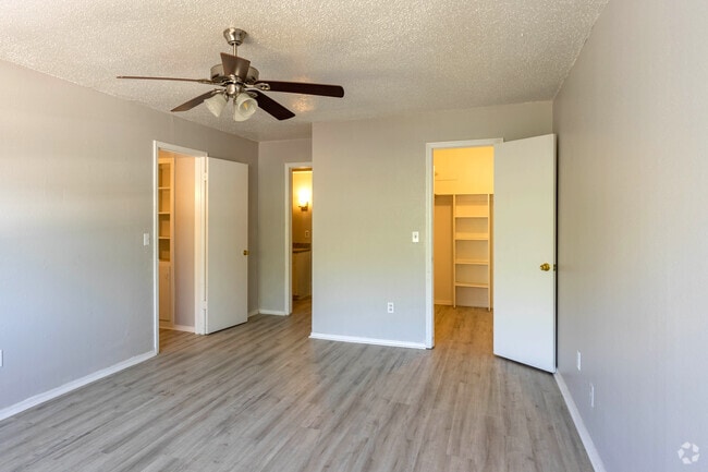 1BR, 1.5BA - 900SF