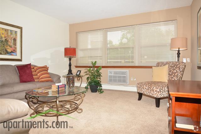 Living Room - Sumter Green Apartments