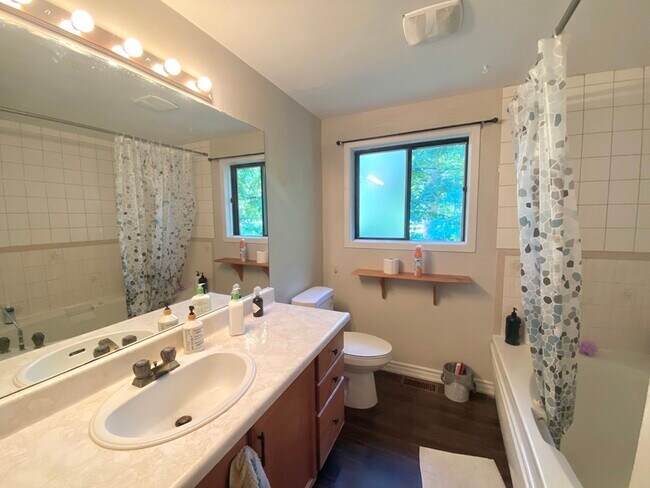 Photo - 68 Harold Ct