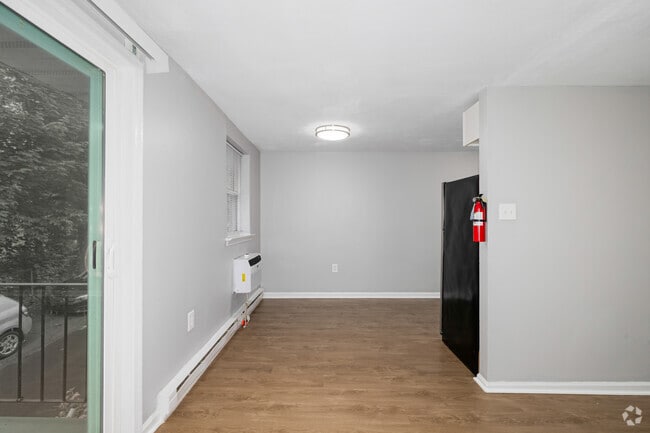 2BR, 1BA - 850SF - Dining Room