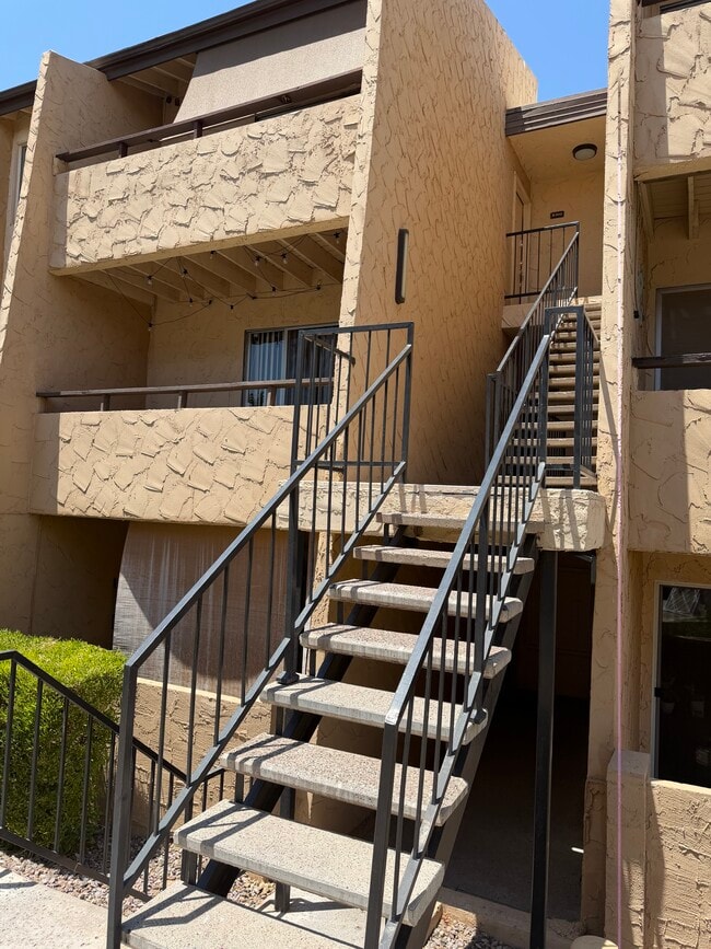 Building Photo - 8055 E Thomas Rd Unit B-302