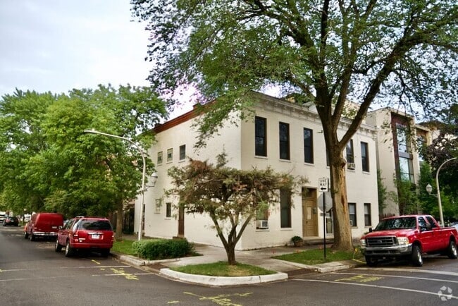Building Photo - 2825 W Shakespeare Ave Unit K05J Rental