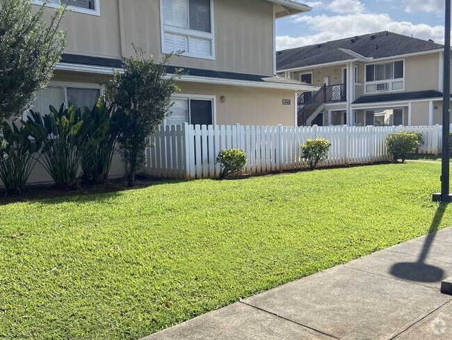 Building Photo - Highly Desirable 3 bedroom Town house in H...