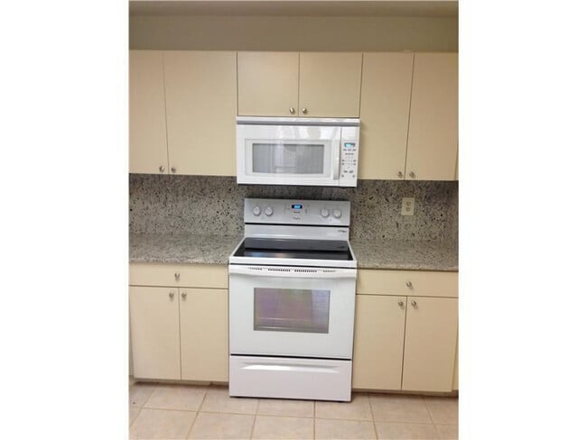 Photo - 6542 Via Regina