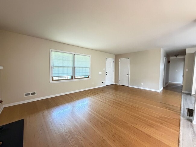 Photo - Miraculous 3 Bedroom And 2.5 Bath House!!