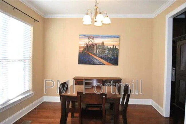 Photo - 2011 Hayes Dr