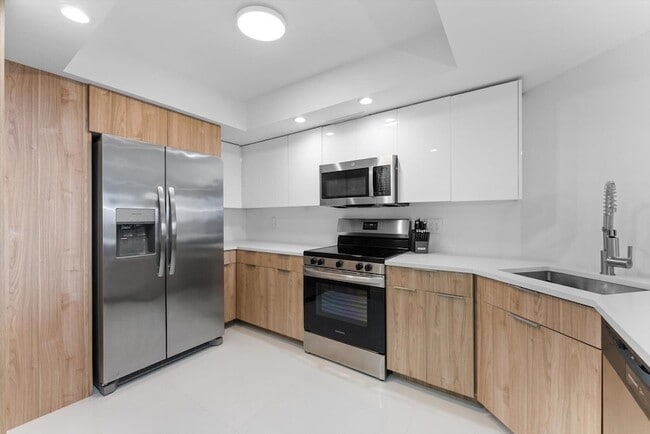 Photo - 2425 Presidential Way Unit 7040