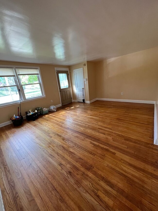 Photo - 3 BDRM 1.5 BTH in Baltimore City Sinclair Ln