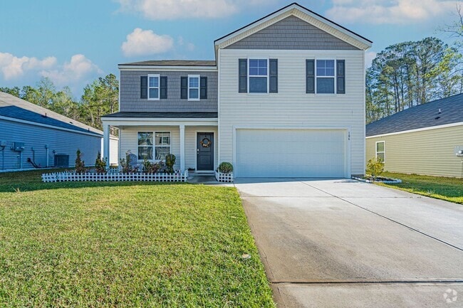 Building Photo - Spacious 4 bed, 2.5 bath Home with Neighbo...