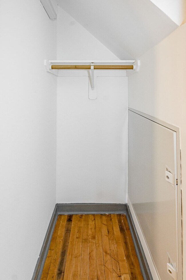 Photo - Loft Style One Bedroom with Washer & Dryer Unit 6204