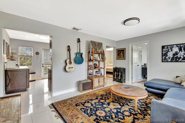 Photo - 227 NE 12th St