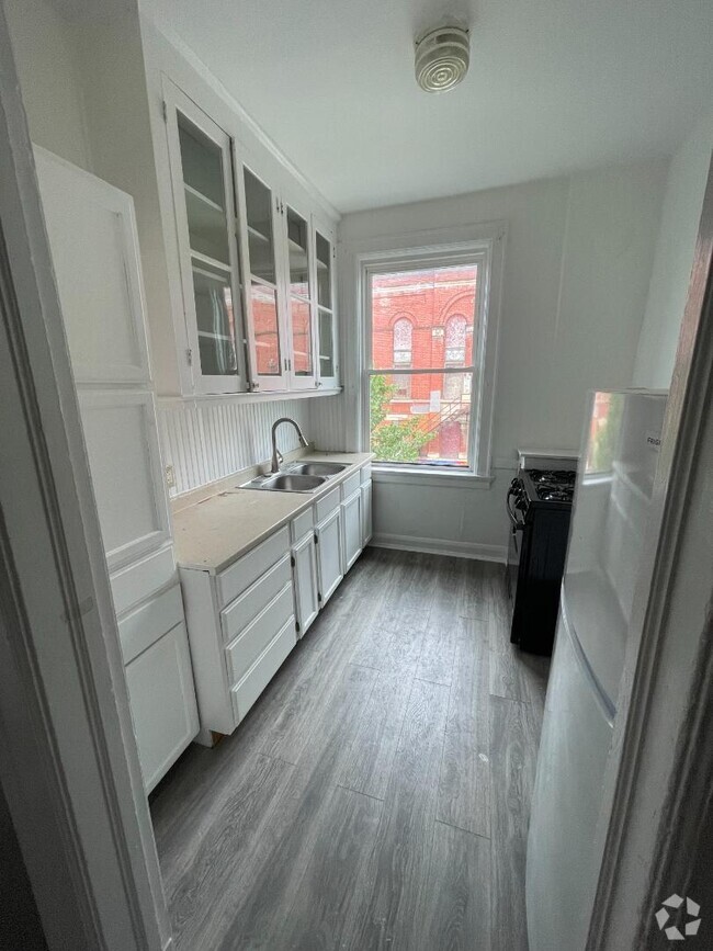 Building Photo - 601 Main St Rental