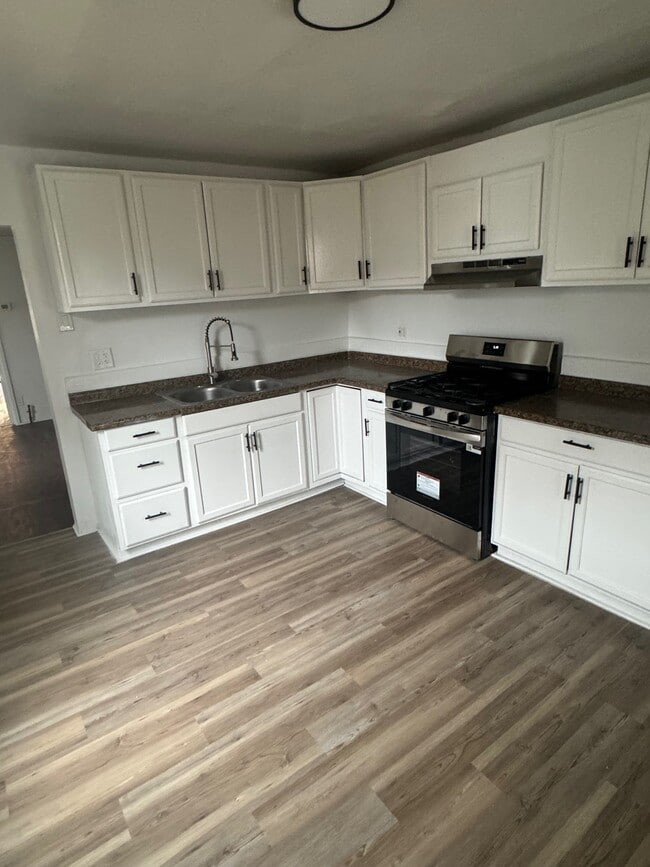 Photo - 1807 Packer St