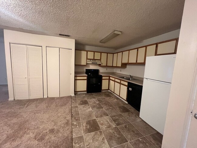 Photo - 4 Bedroom Apartment in Downtown Athens - S... Unit 17