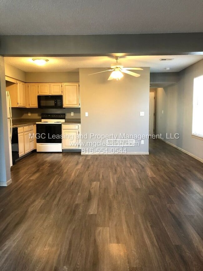 Photo - SOUTH GARDEN TOWNHOMES - Beautiful Master w/ en suite!