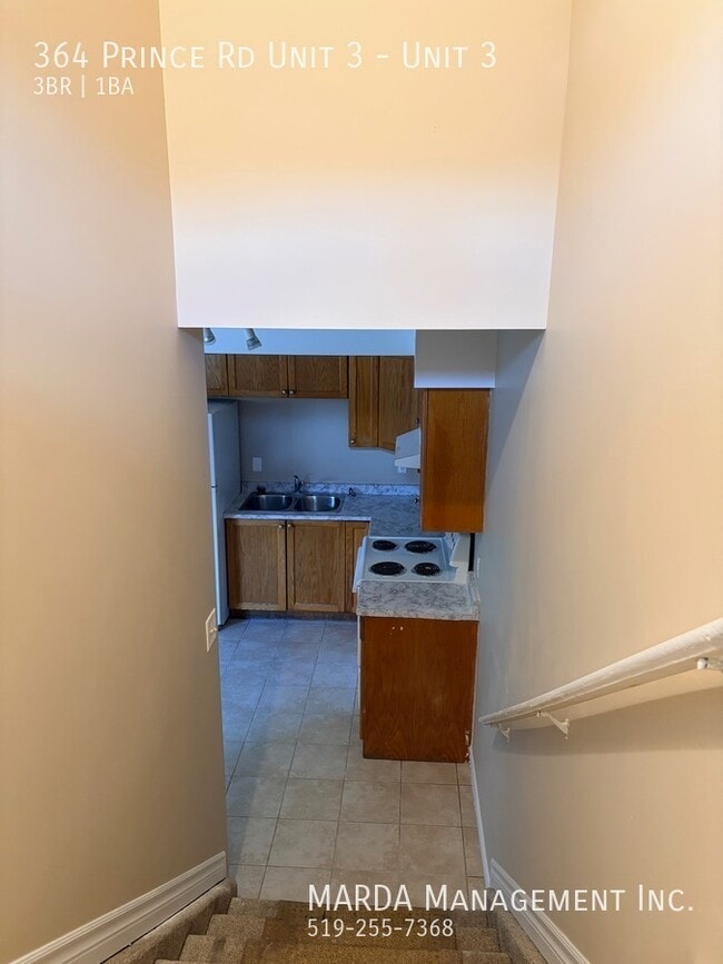 Photo - COZY 3 BEDROOM 1 BATH - WEST SANDWICH TOWN PLUS HYDRO & WATER! Unit 3