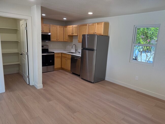 Building Photo - 3099 Laurel Dr Rental