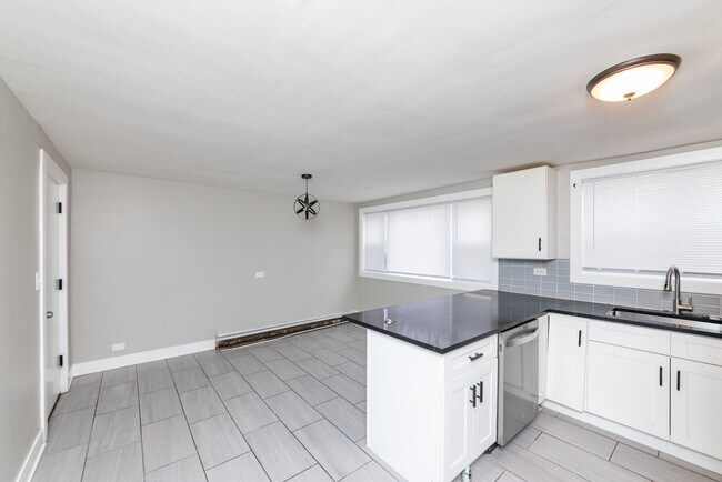 Photo - 3058 N Kostner Ave Unidad BE