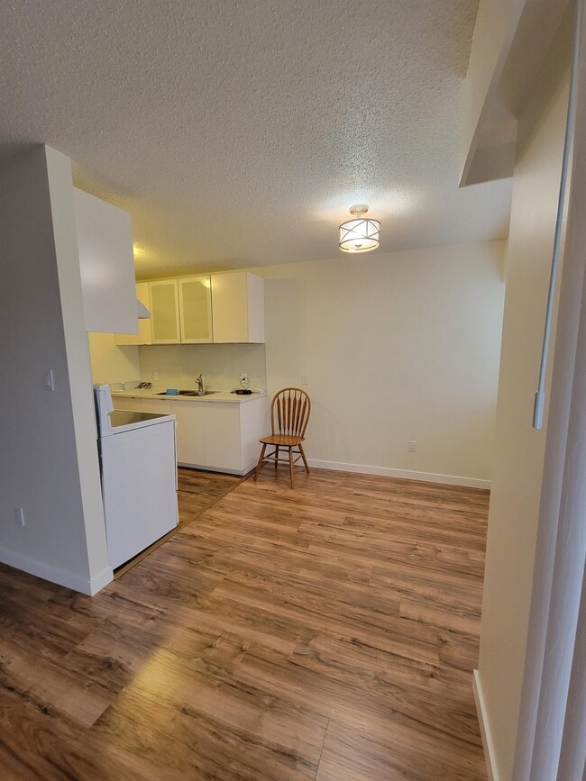 Photo - 1909-1909 Salton Rd