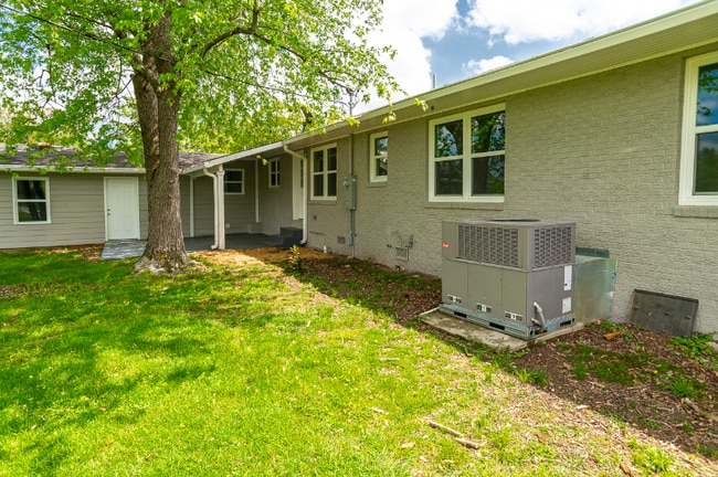 Photo - 1304 Aston St