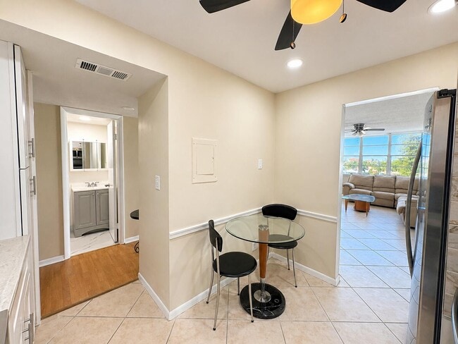 Photo - 2025 NE 164th St Unidad 305