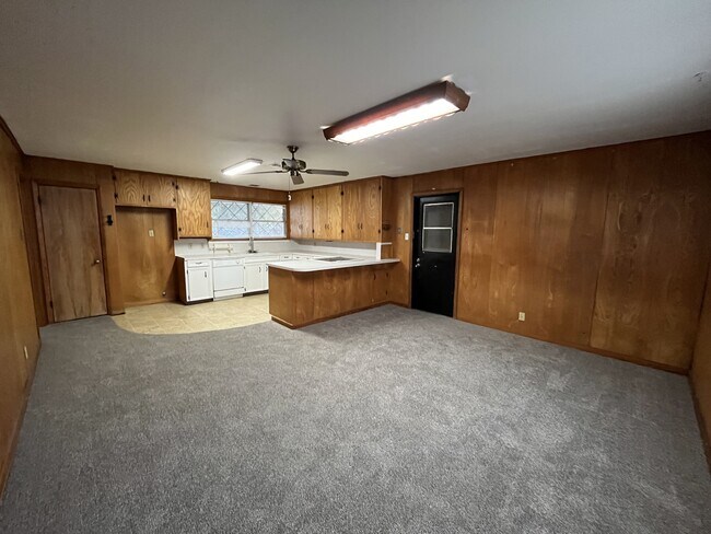 Photo - 2048 Oak Ave