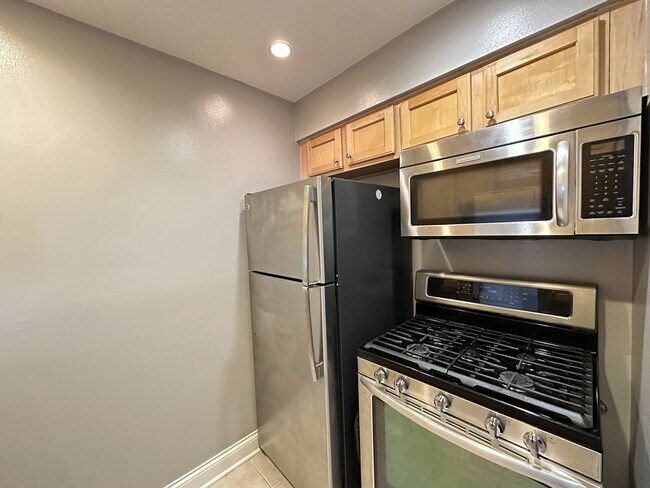 Photo - 654 W Grace St Unit J05P