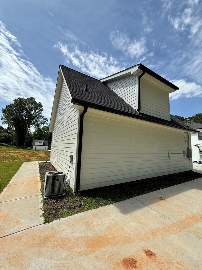 Photo - STUDIO APARTMENT PRE-LEASING FOR AUGUST 2026!