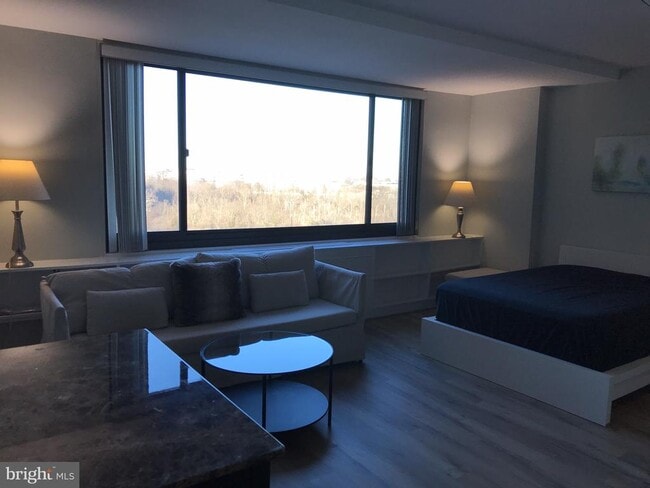 Building Photo - 1011 Arlington Blvd Unit 826