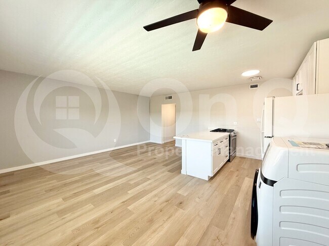 Photo - 25 E Eva St