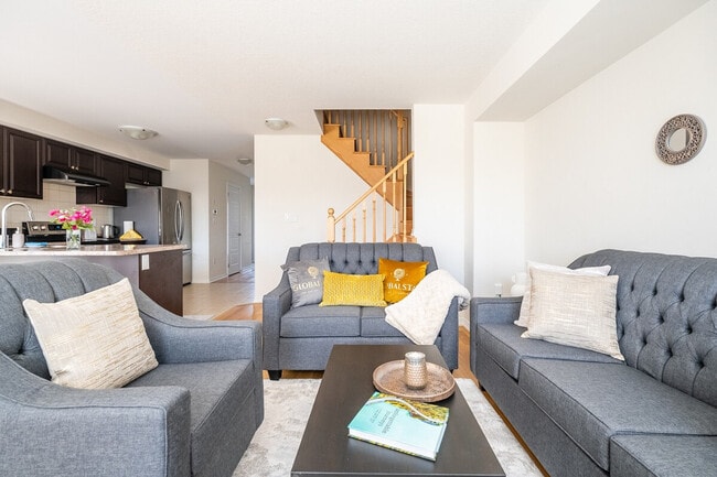 Building Photo - 104 Esther Cres Unit SI ID1345823P