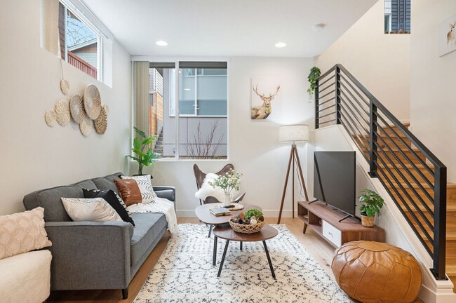 Building Photo - 34 W Cremona St Rental