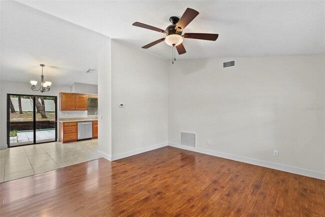 Photo - 723 Pent St