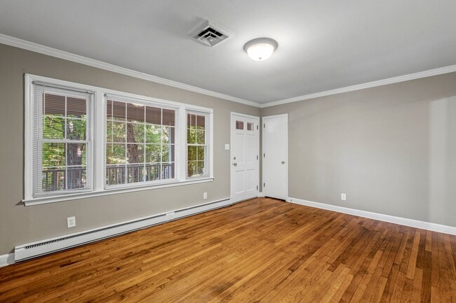 Photo - 3905 Waterton Rd