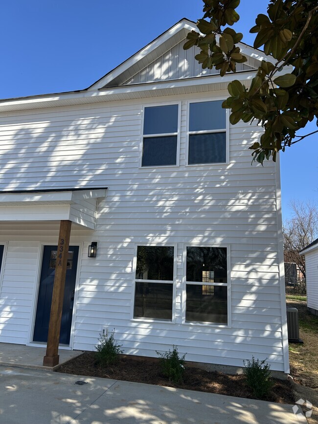 Building Photo - 334 Bailey St Rental