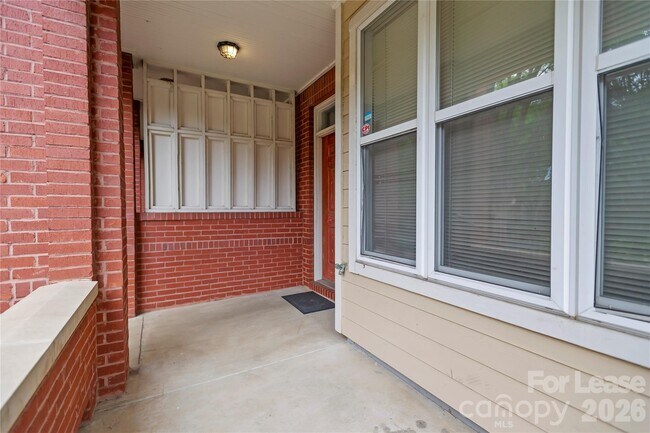 Photo - 567 E 9th St