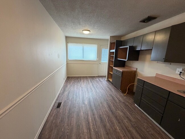 Photo - 1612 Crestview-