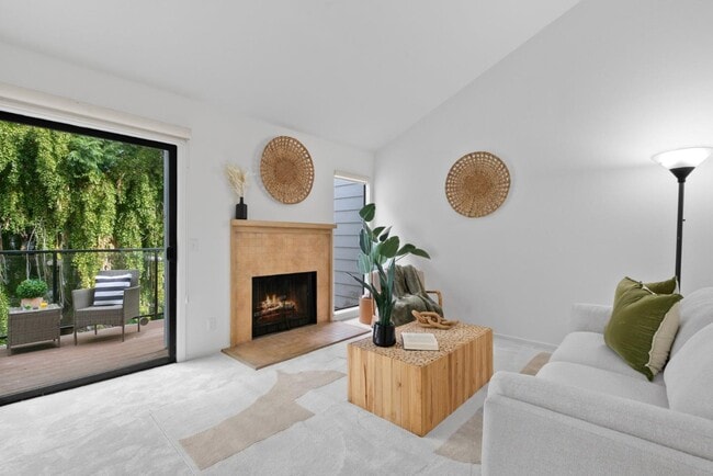 Photo - 905 W Middlefield Rd