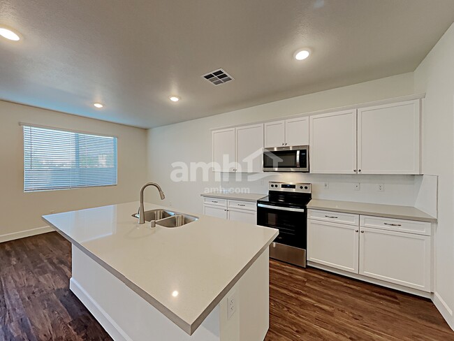 Photo - 6043 Schmidt St
