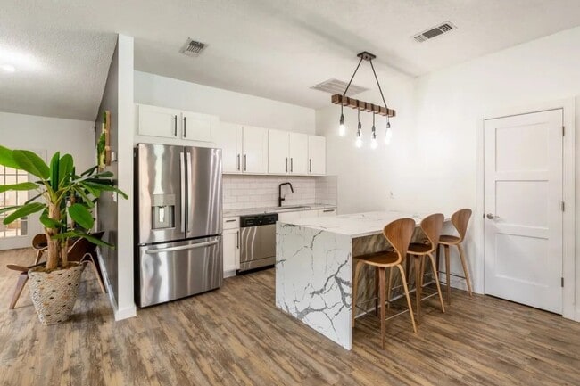 Building Photo - The Pointe at Westland Rental