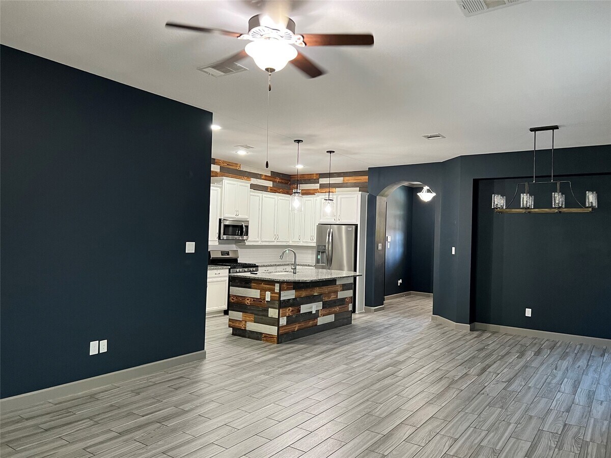 Photo - 211 Pleasant Hl Wy