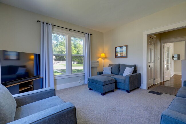 408 NE Douglas St Unit SI ID1572390P