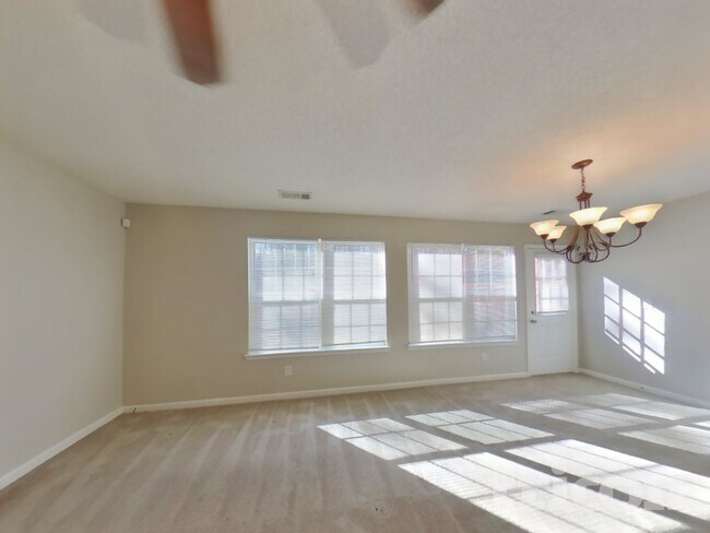 Photo - 455 Thistle Cove