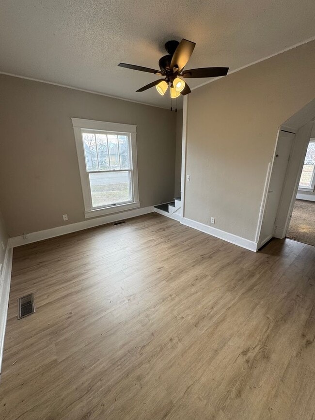 Photo - 4 bedroom/1 bath house w/storage building