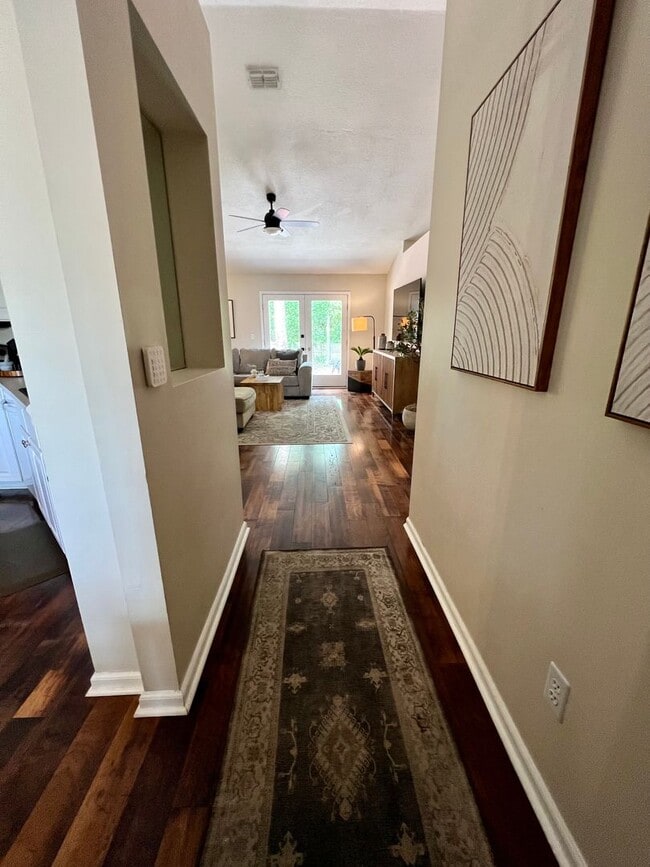 Photo - Beautiful 3/2 in Desirable Kensington Gardens